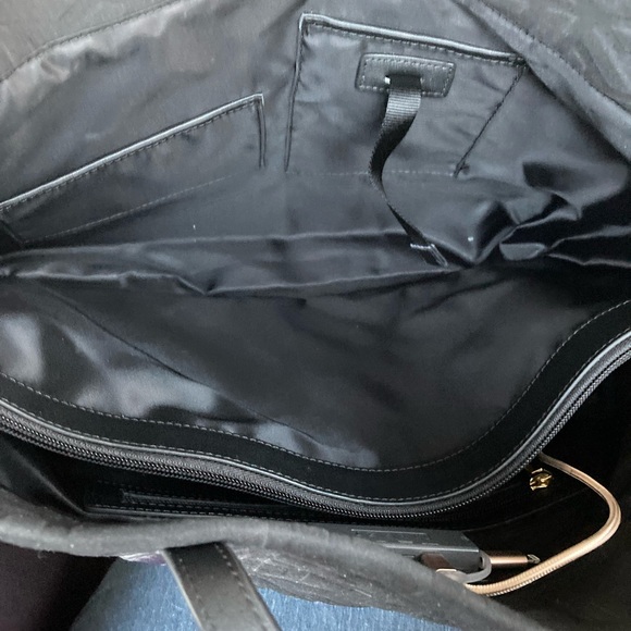 Mezzi Black Suede and Leather Tote Bag/Handbag With Built In Charger. NEW! - Picture 14 of 16